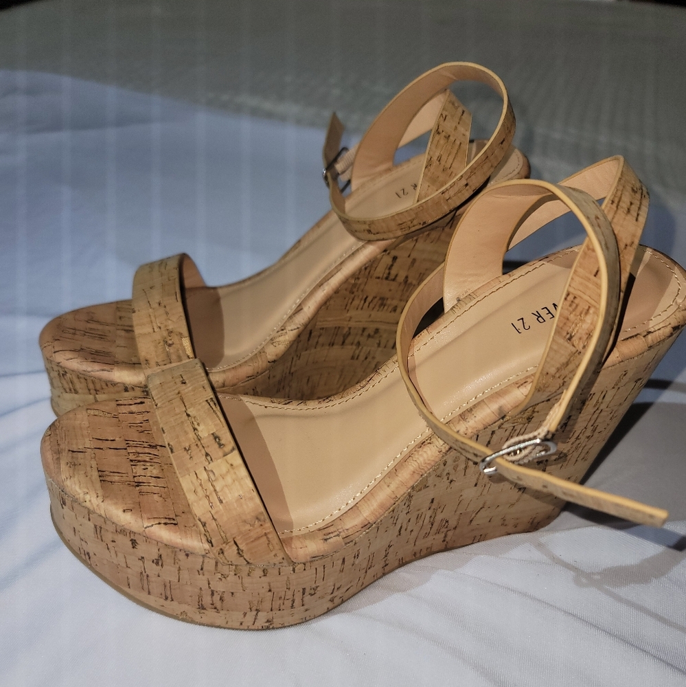 FOREVER 21. Cork Platform Sandals - Picture 5 of 5
